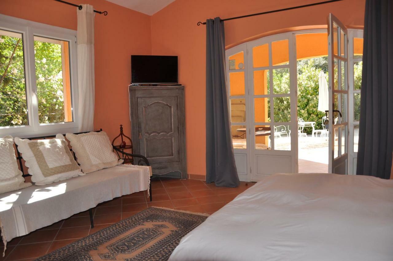 Mas Des Oliviers Bed & Breakfast Saint-Marc-Jaumegarde Exterior foto
