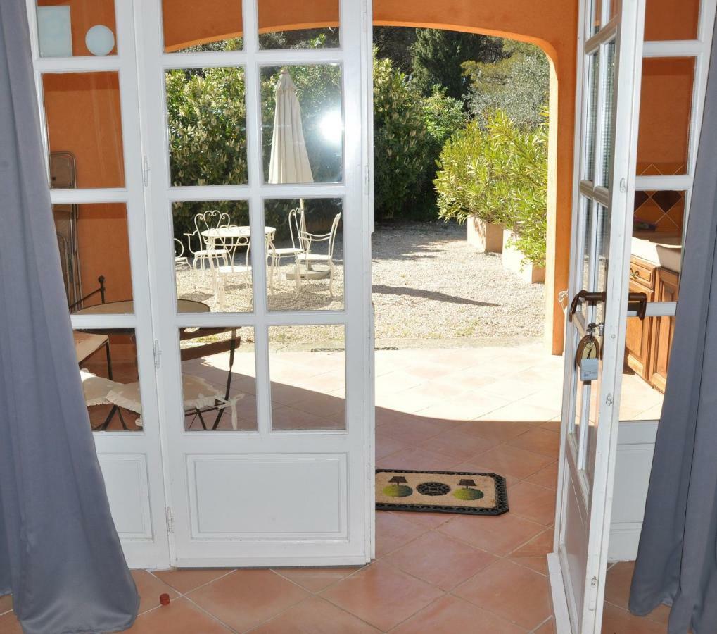Mas Des Oliviers Bed & Breakfast Saint-Marc-Jaumegarde Exterior foto