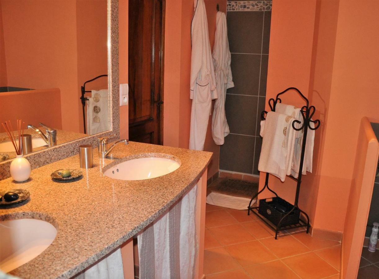 Mas Des Oliviers Bed & Breakfast Saint-Marc-Jaumegarde Exterior foto