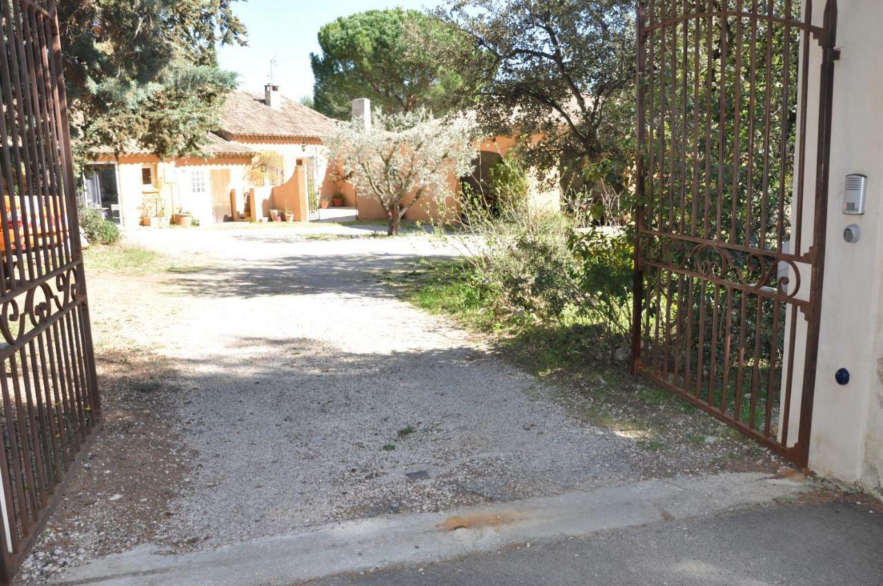 Mas Des Oliviers Bed & Breakfast Saint-Marc-Jaumegarde Exterior foto